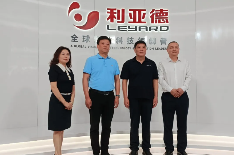 信阳副市长李新伟一行莅临腾博汇游戏官网集团南方总部走访调研